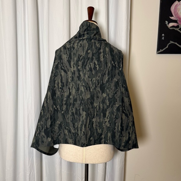 lululemon Vinyasa Scarf Green Camo Button Wrap Cotton Convertible NWT - Picture 3 of 6